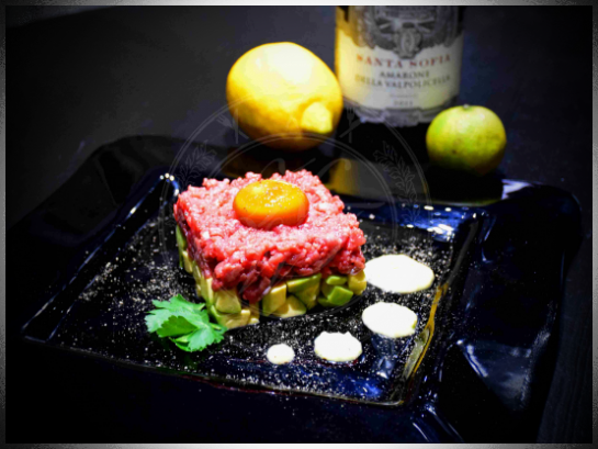 Battuta di vitellone con avocado e tuorlo alla soia