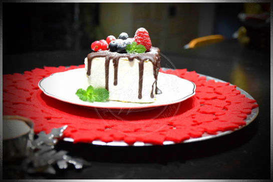 Mini drip cake ai frutti di bosco
