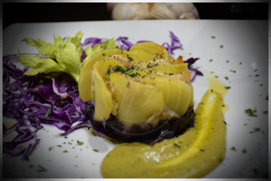 Rosa di centrolofo viola con patate e cavolo viola
