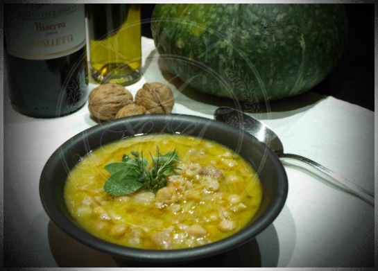 Zuppa di legumi con zucca salsiccia e farro