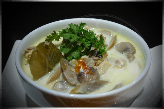 zuppa di pollo al latte di cocco - Tom kha gai